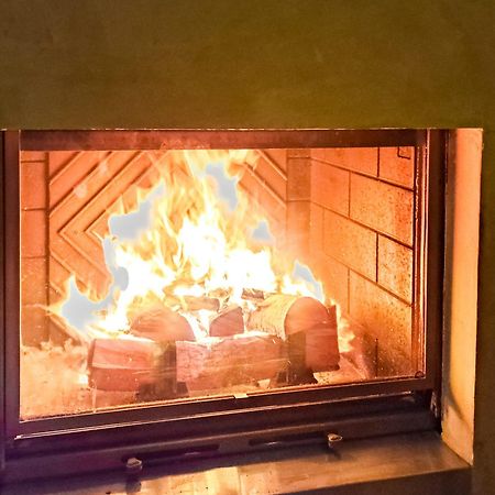 פליין South Facing 2-Bed Apartment With Fireplace, Terrasses Deos מראה חיצוני תמונה