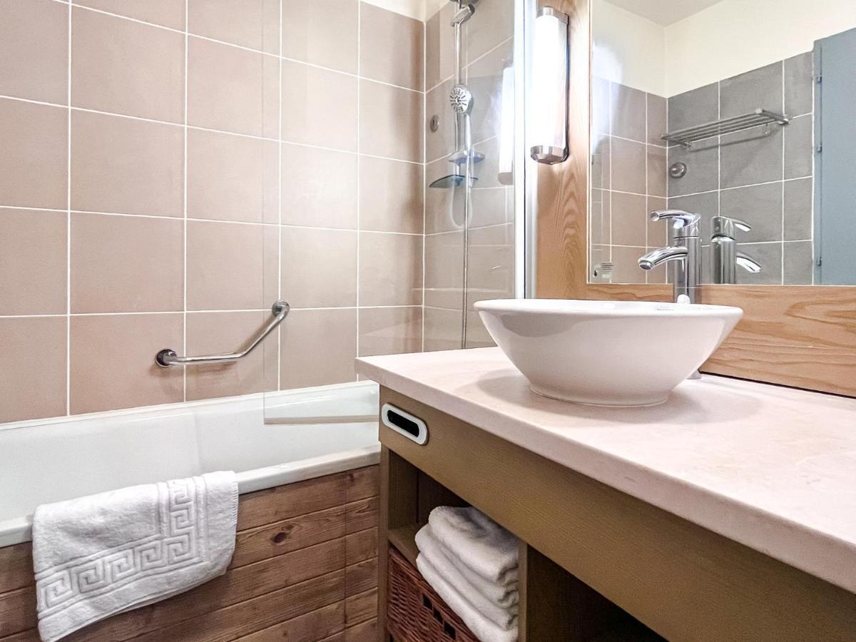 פליין South Facing 2-Bed Apartment With Fireplace, Terrasses Deos מראה חיצוני תמונה