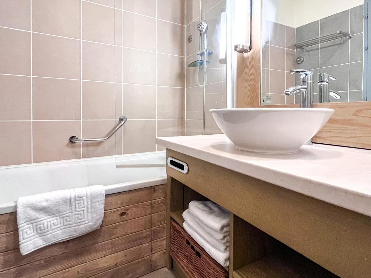 פליין South Facing 2-Bed Apartment With Fireplace, Terrasses Deos מראה חיצוני תמונה