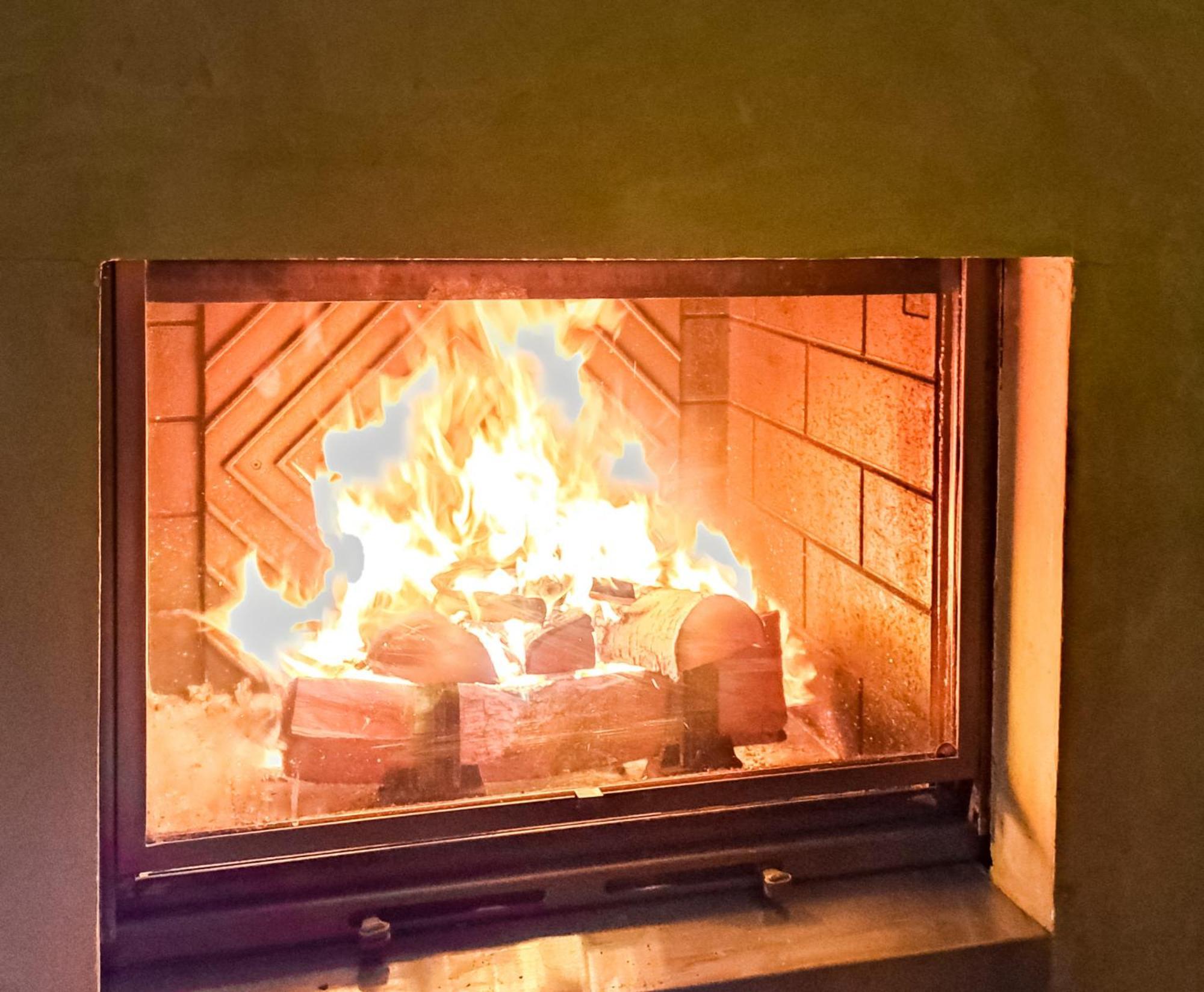 פליין South Facing 2-Bed Apartment With Fireplace, Terrasses Deos מראה חיצוני תמונה